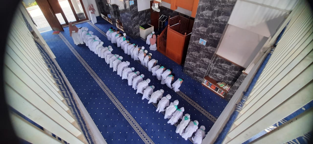 ANJURAN MENGHADIRI SHOLAT BERJAMAAH ISYA DAN SHUBUH BERJAMAAH