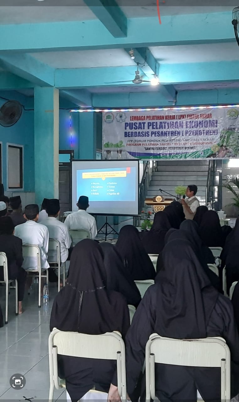 P2EKOTREN HADIR MELAYANI PEMBERDAYAN KEMANDIRIAN EKONOMI  SANTRI